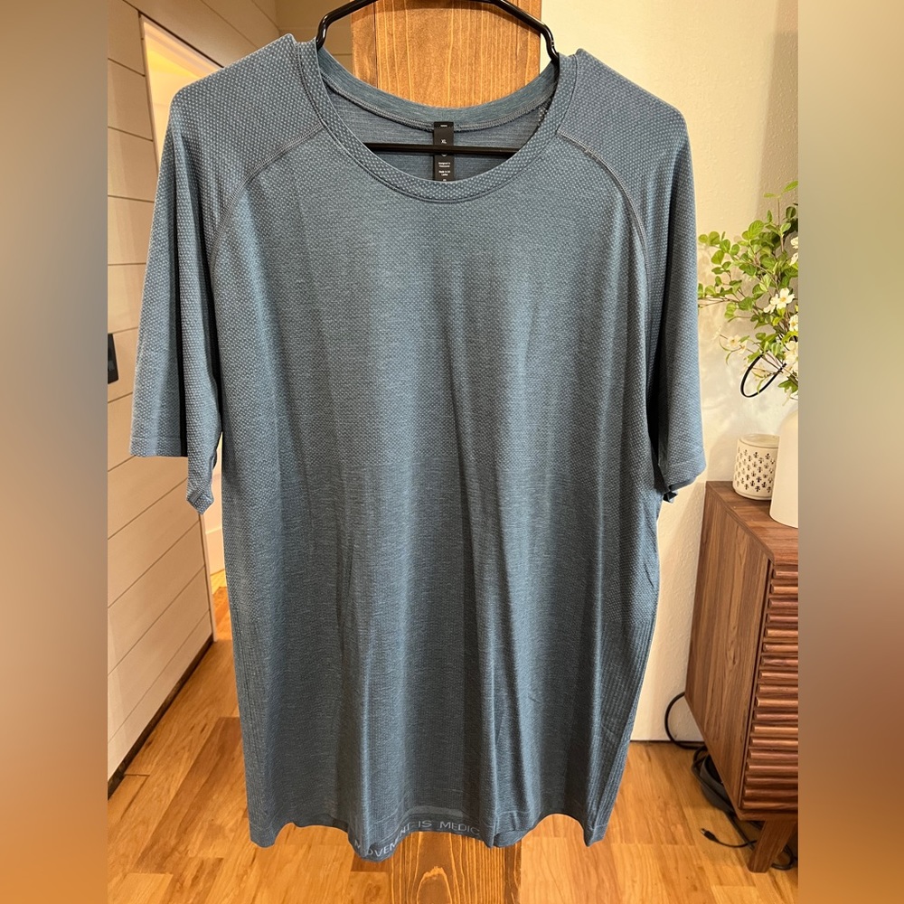 Metal Vent Tech
Color: River Blue/Iron Blue
Size: XL